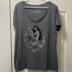Torrid size 1 mermaid skull v neck